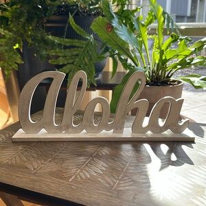 New Aloha wood sign stand - measures 15” x 6” inches retails $39.95
